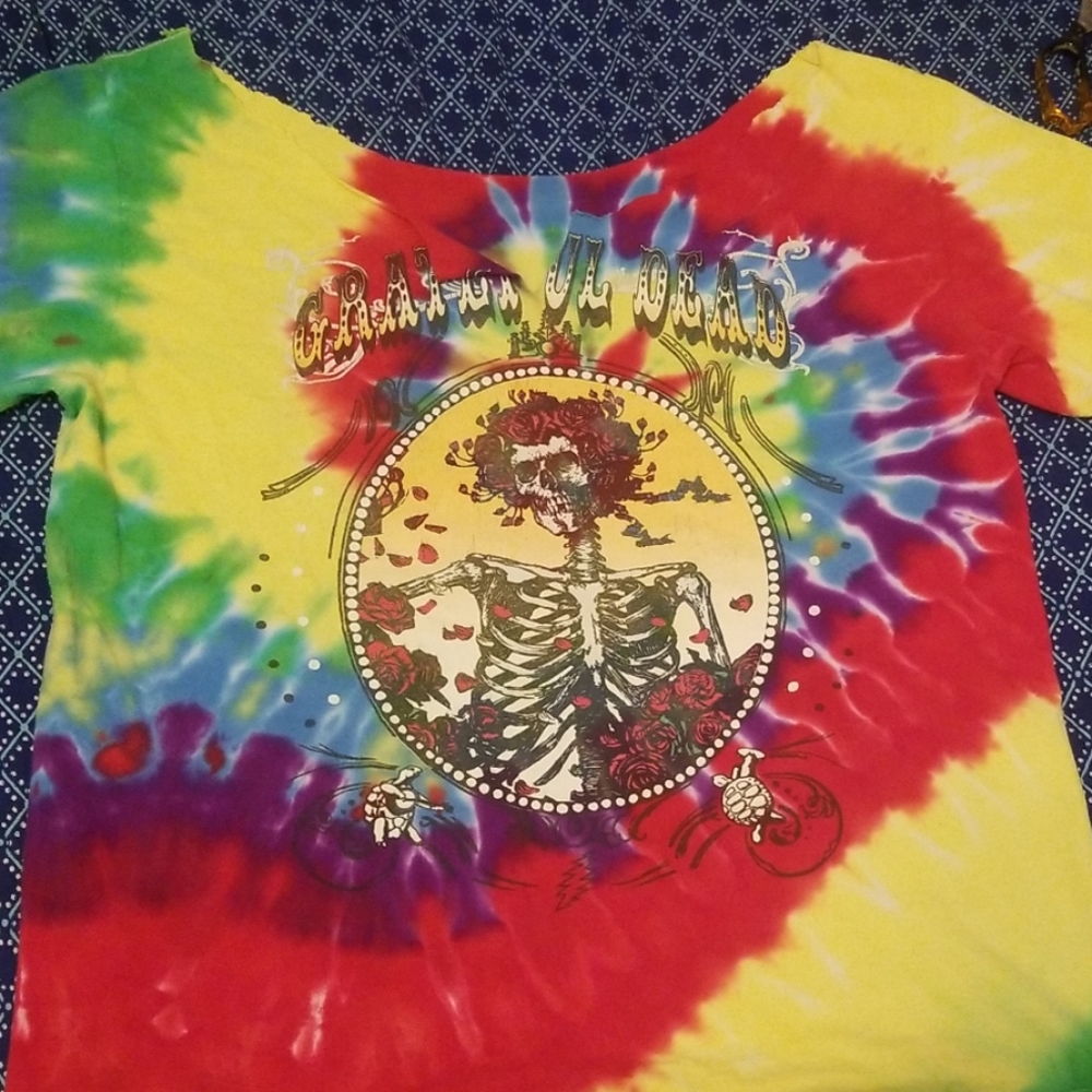 Tie-dye Grateful Dead low-neck tee